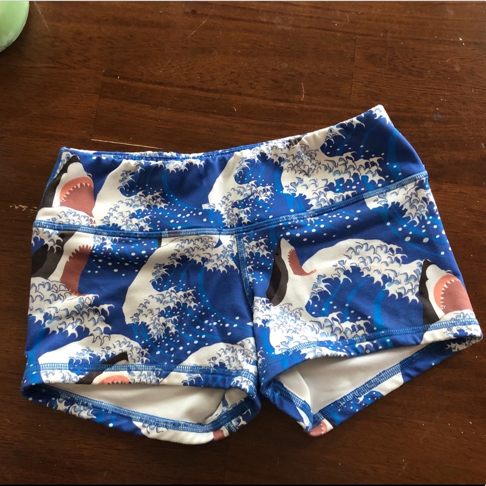 Small jaws fleo shorts